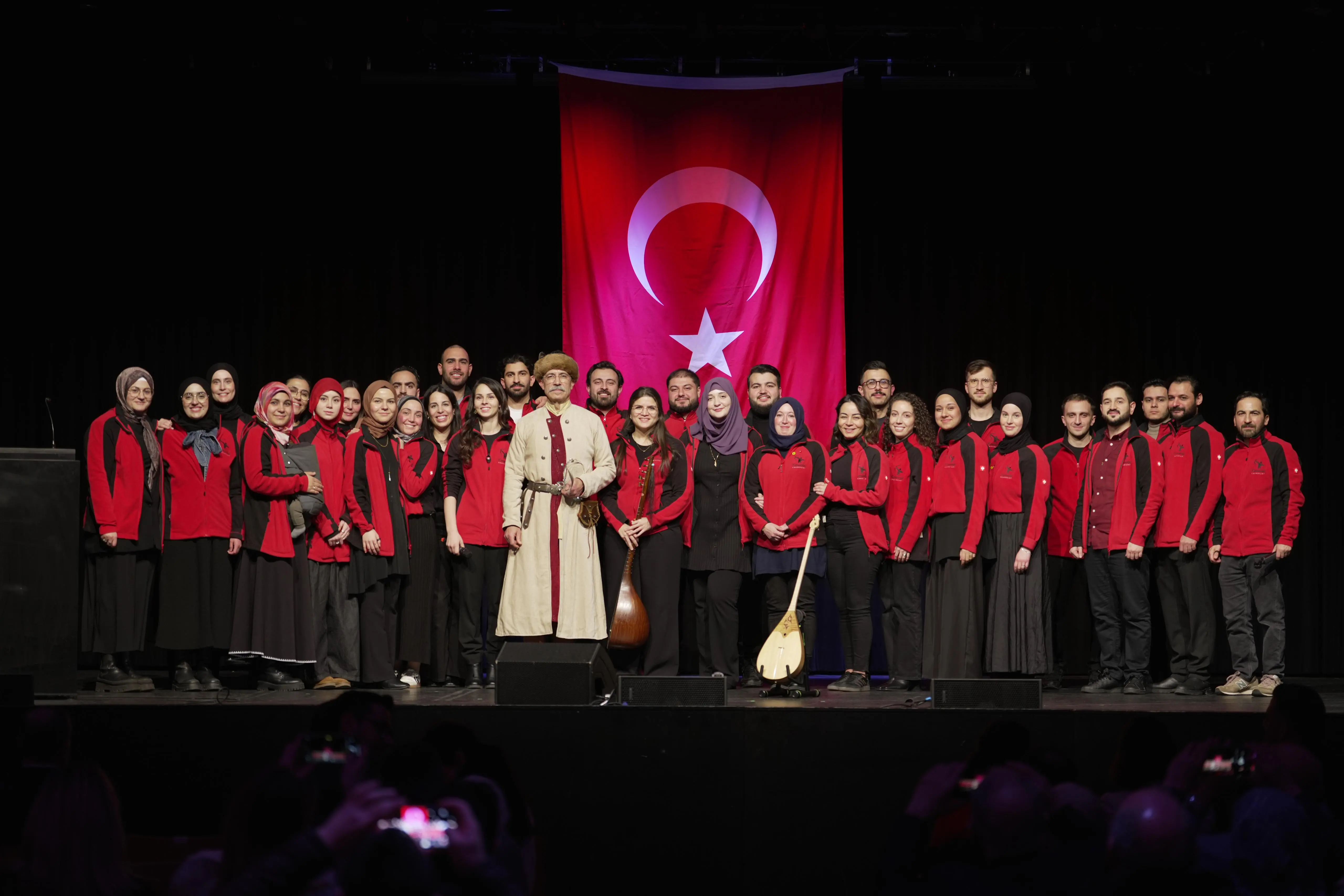Kemankeş Frankfurt Team auf der Bühne