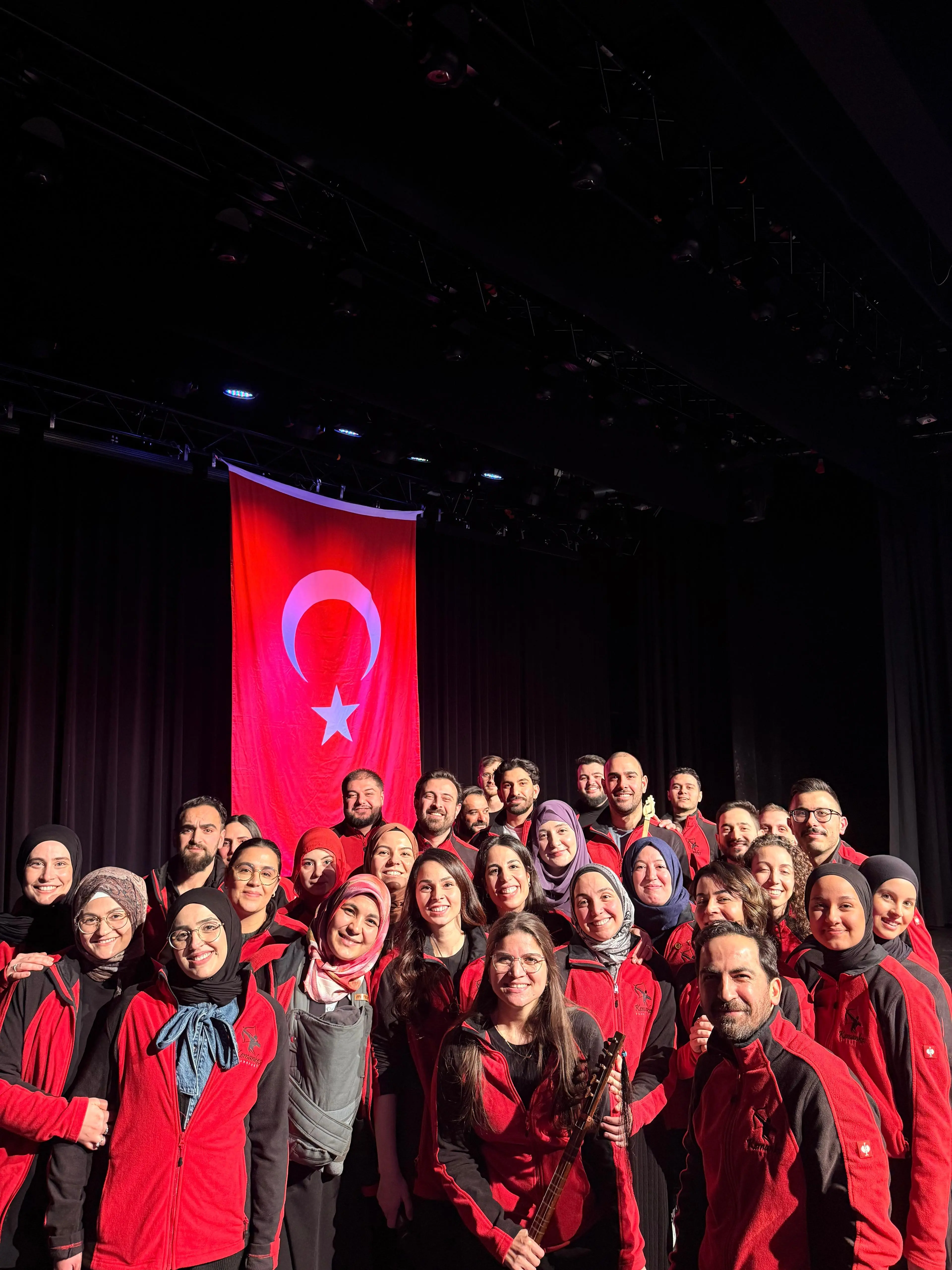 Team-Gruppenfoto beim Konzert