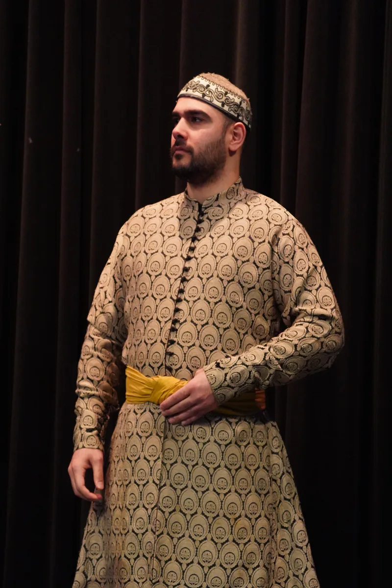 Kadircan Döğer in traditioneller Kleidung